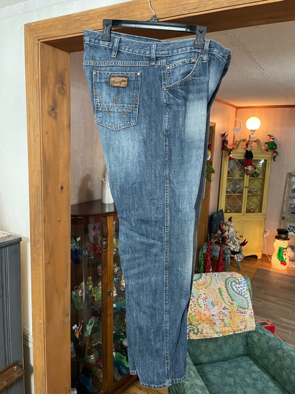 Men's WRANGLER RETRO Straight Fit Denim Jeans in Washed Blue - 38x34